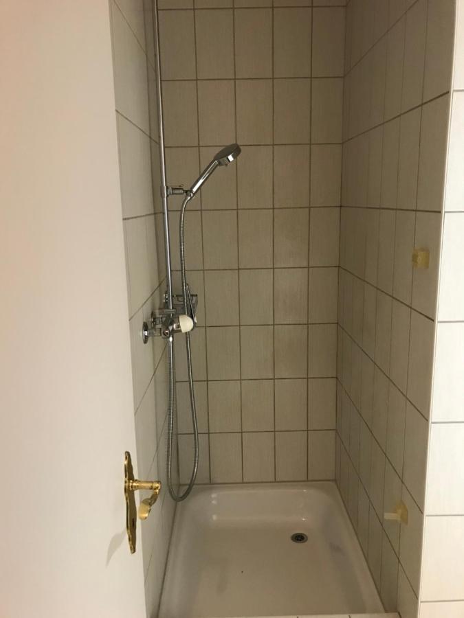 Simple Studio 36M2 In The Center Of Burgdorf Private Parking Small Bathroom Exterior foto